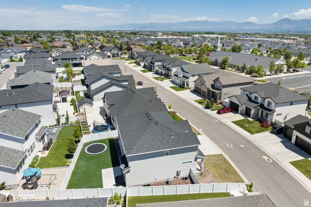 10938 S GLAMIS DUNE DR, South Jordan, UT 84009