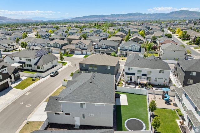 10938 S GLAMIS DUNE DR, South Jordan, UT 84009