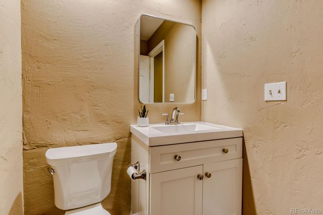 9378 Shadowglen Court, Highlands Ranch, CO 80126