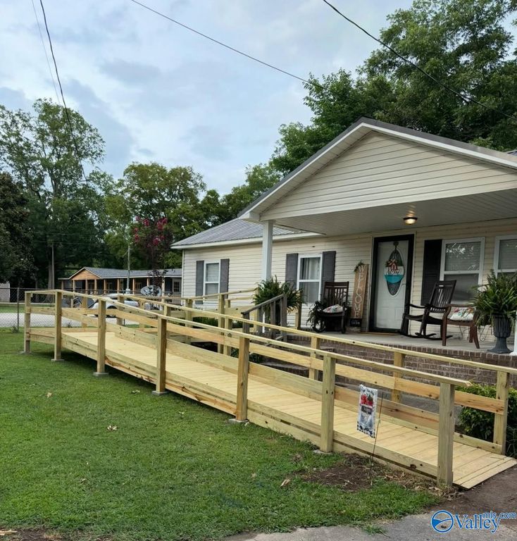 330 Meredith Drive, Town Creek, AL 35672