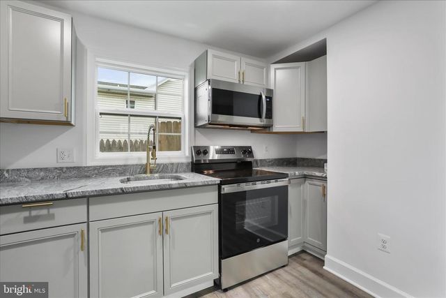 674 WINCHESTER AVE, Martinsburg, WV 25401