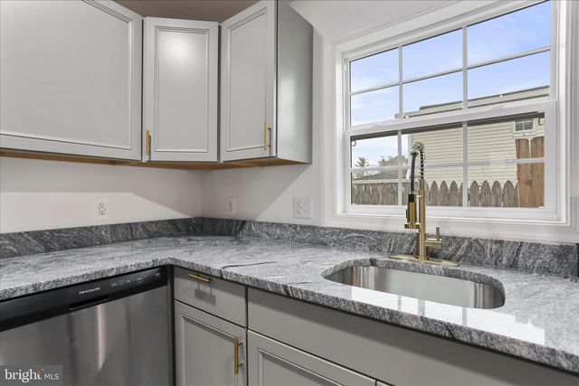 674 WINCHESTER AVE, Martinsburg, WV 25401