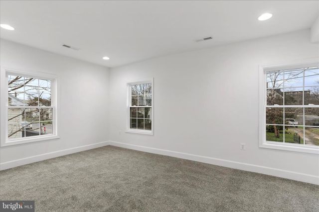 674 WINCHESTER AVE, Martinsburg, WV 25401