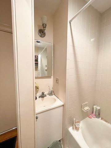 29 Anderson Street 2, Boston, MA 02114