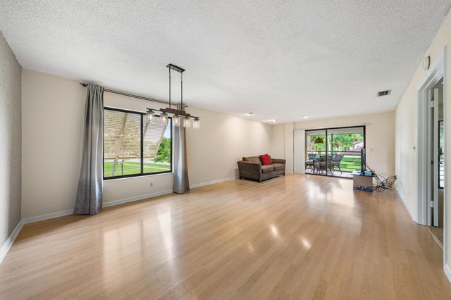 10101 Mangrove Drive 201, Boynton Beach, FL 33437