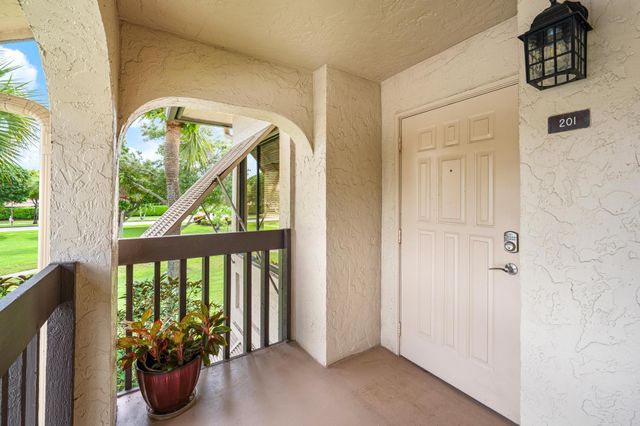 10101 Mangrove Drive 201, Boynton Beach, FL 33437