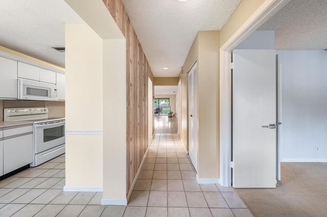 10101 Mangrove Drive 201, Boynton Beach, FL 33437