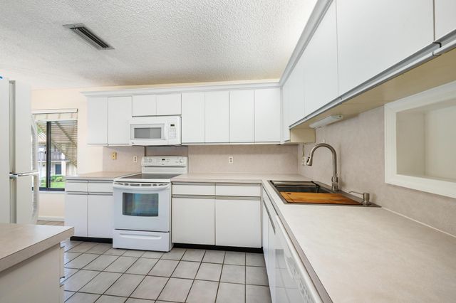 10101 Mangrove Drive 201, Boynton Beach, FL 33437