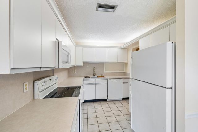 10101 Mangrove Drive 201, Boynton Beach, FL 33437