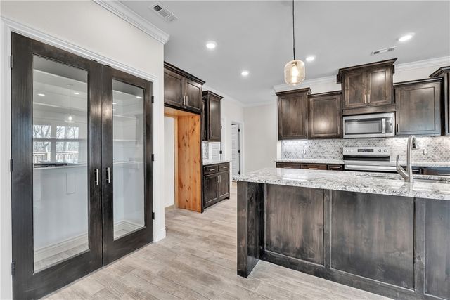 5 Burns Circle, Bella Vista, AR 72714