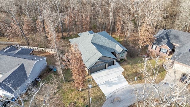 5 Burns Circle, Bella Vista, AR 72714