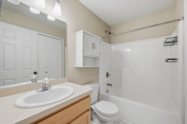 2910 N Signature Boulevard, Ann Arbor, MI 48103