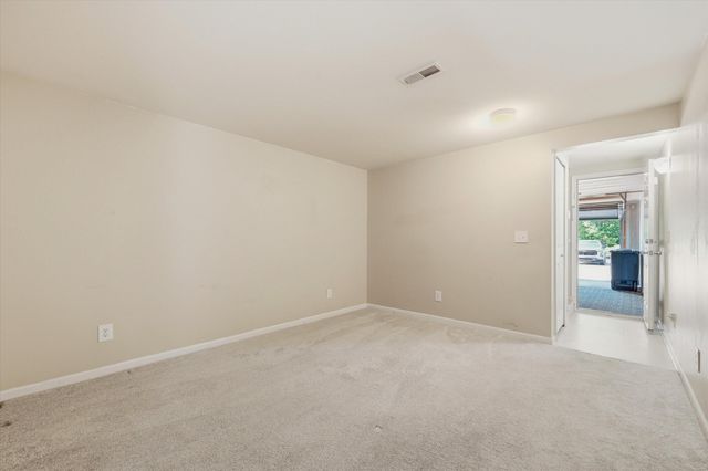 2910 N Signature Boulevard, Ann Arbor, MI 48103