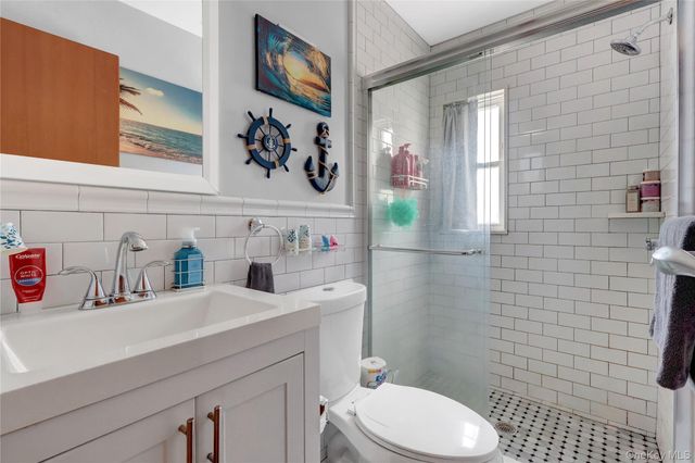 882 Hempstead Turnpike, Franklin Square, NY 11010