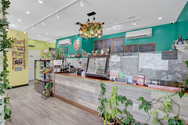 882 Hempstead Turnpike, Franklin Square, NY 11010