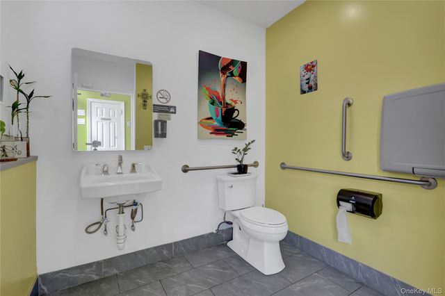 882 Hempstead Turnpike, Franklin Square, NY 11010