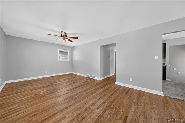 19360 Kinloch Street, Redford, MI 48240