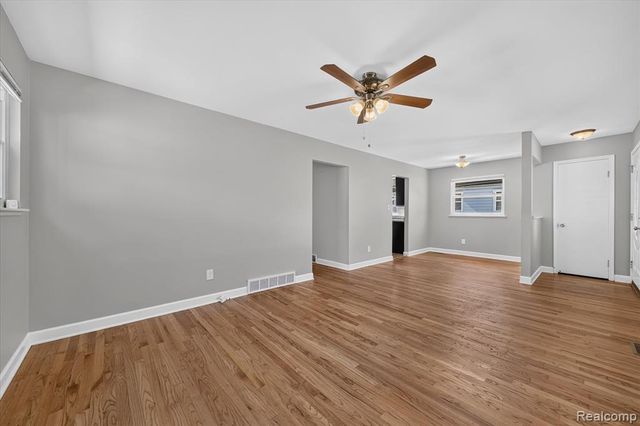 19360 Kinloch Street, Redford, MI 48240