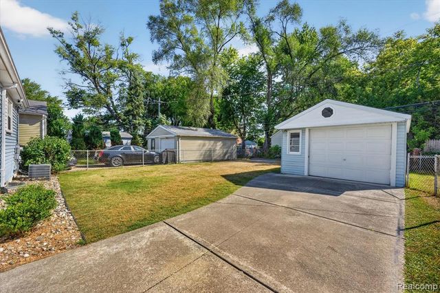 19360 Kinloch Street, Redford, MI 48240