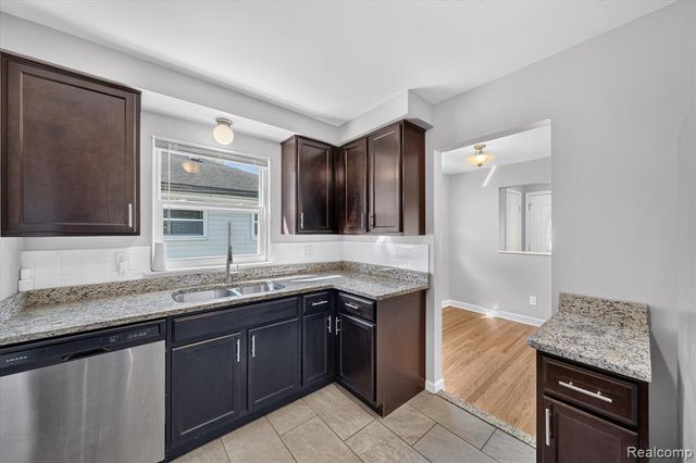 19360 Kinloch Street, Redford, MI 48240