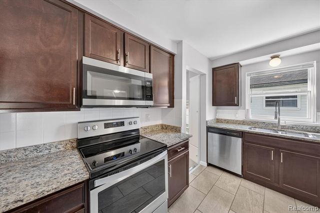 19360 Kinloch Street, Redford, MI 48240