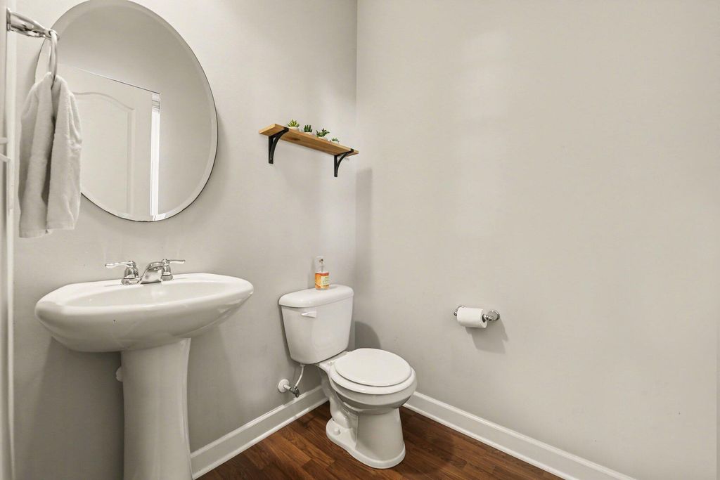 Image 11 of property listing at 8471 Athens Way, North Charleston, SC 29420