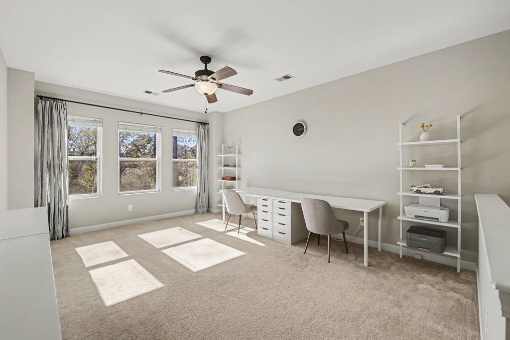 Image 13 of property listing at 8471 Athens Way, North Charleston, SC 29420