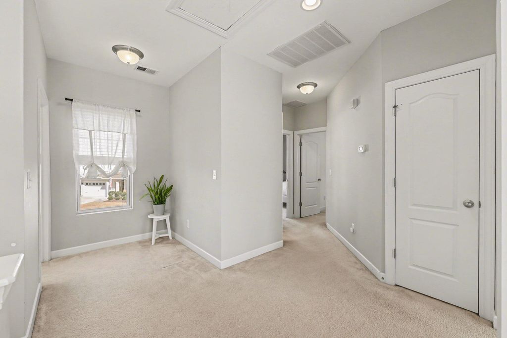 Image 15 of property listing at 8471 Athens Way, North Charleston, SC 29420