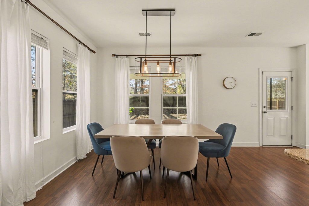 Image 9 of property listing at 8471 Athens Way, North Charleston, SC 29420