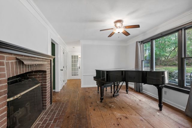 84 Elm St, Blackstone, MA 01504