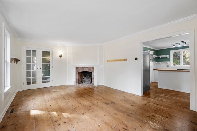 84 Elm St, Blackstone, MA 01504