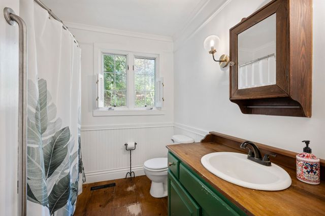 84 Elm St, Blackstone, MA 01504