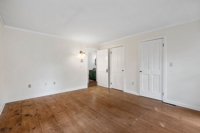84 Elm St, Blackstone, MA 01504