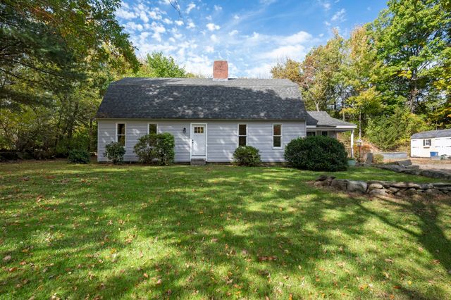 84 Elm St, Blackstone, MA 01504