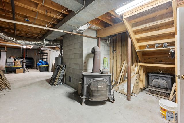 84 Elm St, Blackstone, MA 01504
