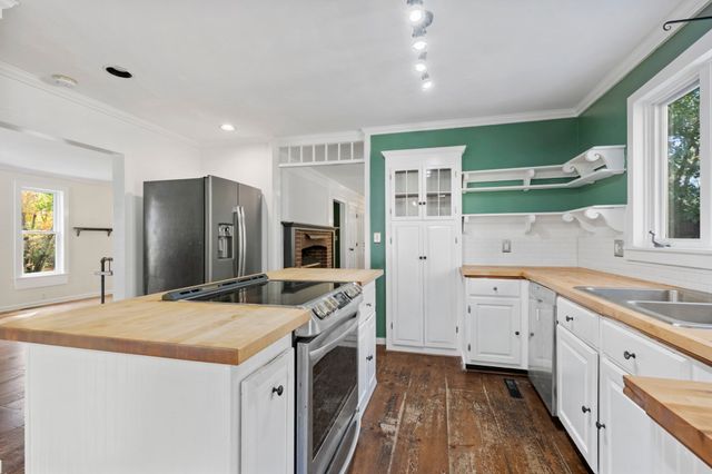 84 Elm St, Blackstone, MA 01504