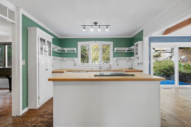 84 Elm St, Blackstone, MA 01504