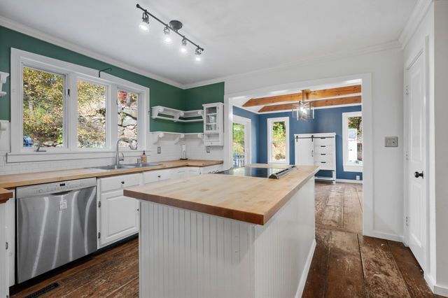 84 Elm St, Blackstone, MA 01504