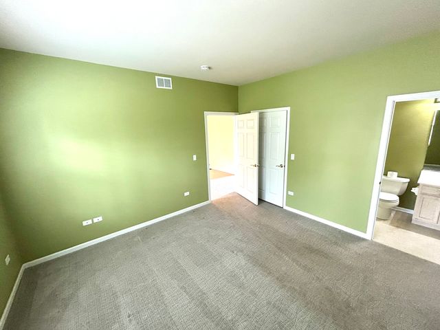 21562 Victory Lake Way, Crest Hill, IL 60403