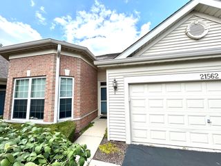 21562 Victory Lake Way, Crest Hill, IL 60403