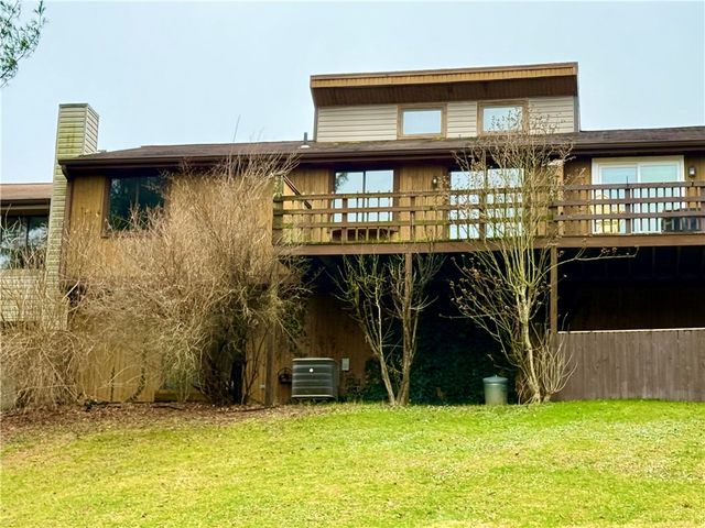 120 Sugar Maple Cir, N Franklin Twp, PA 15301