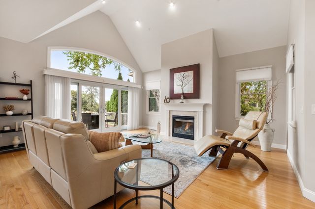 8 S Cottage Rd 8, Belmont, MA 02478
