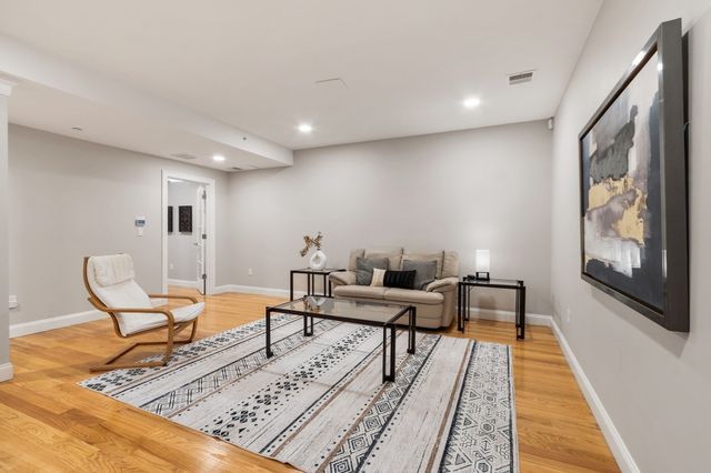 8 S Cottage Rd 8, Belmont, MA 02478