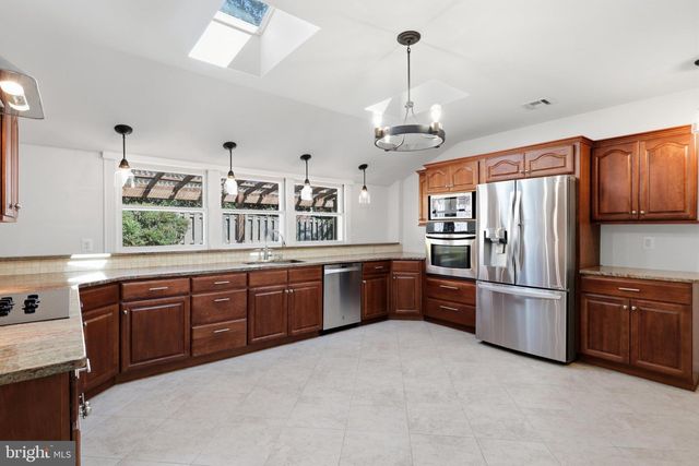 6432 ICHABOD PL, Falls Church, VA 22042