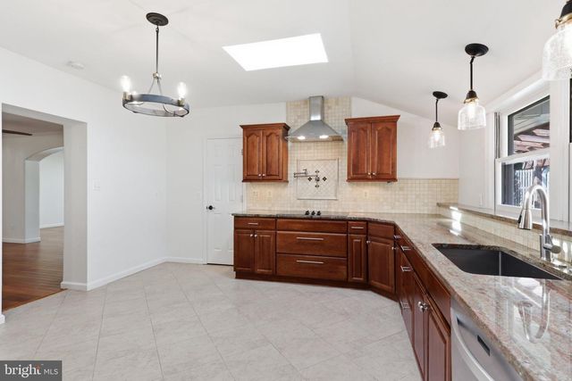 6432 ICHABOD PL, Falls Church, VA 22042