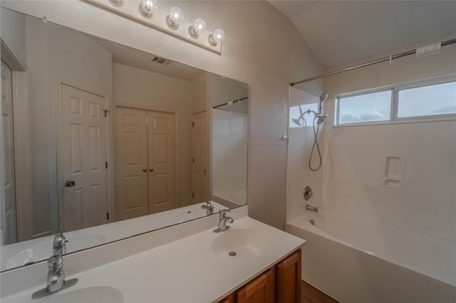 17303 Orwell LN, Round Rock, TX 78664