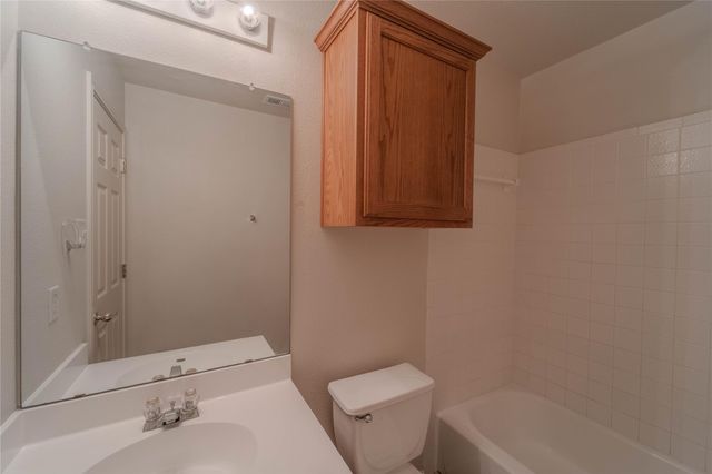 17303 Orwell LN, Round Rock, TX 78664