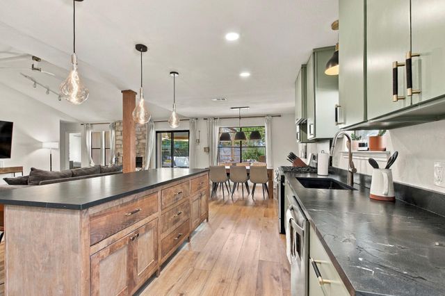 9706 Woodshire DR, Austin, TX 78748
