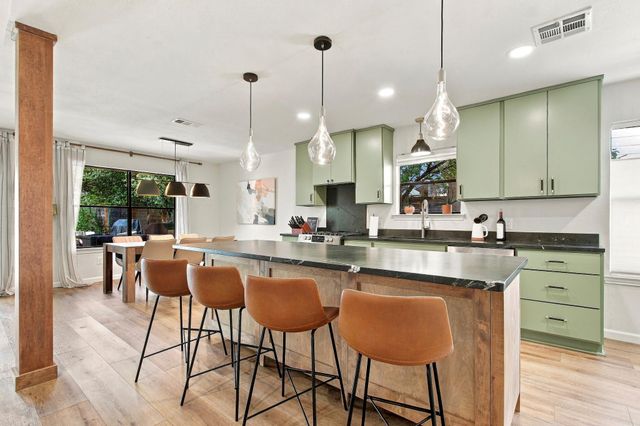 9706 Woodshire DR, Austin, TX 78748