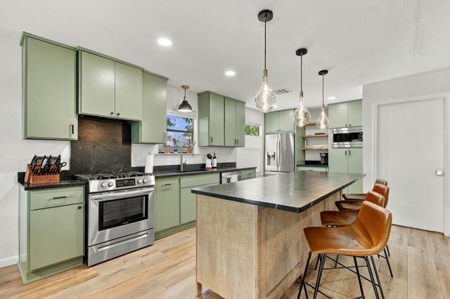 9706 Woodshire DR, Austin, TX 78748